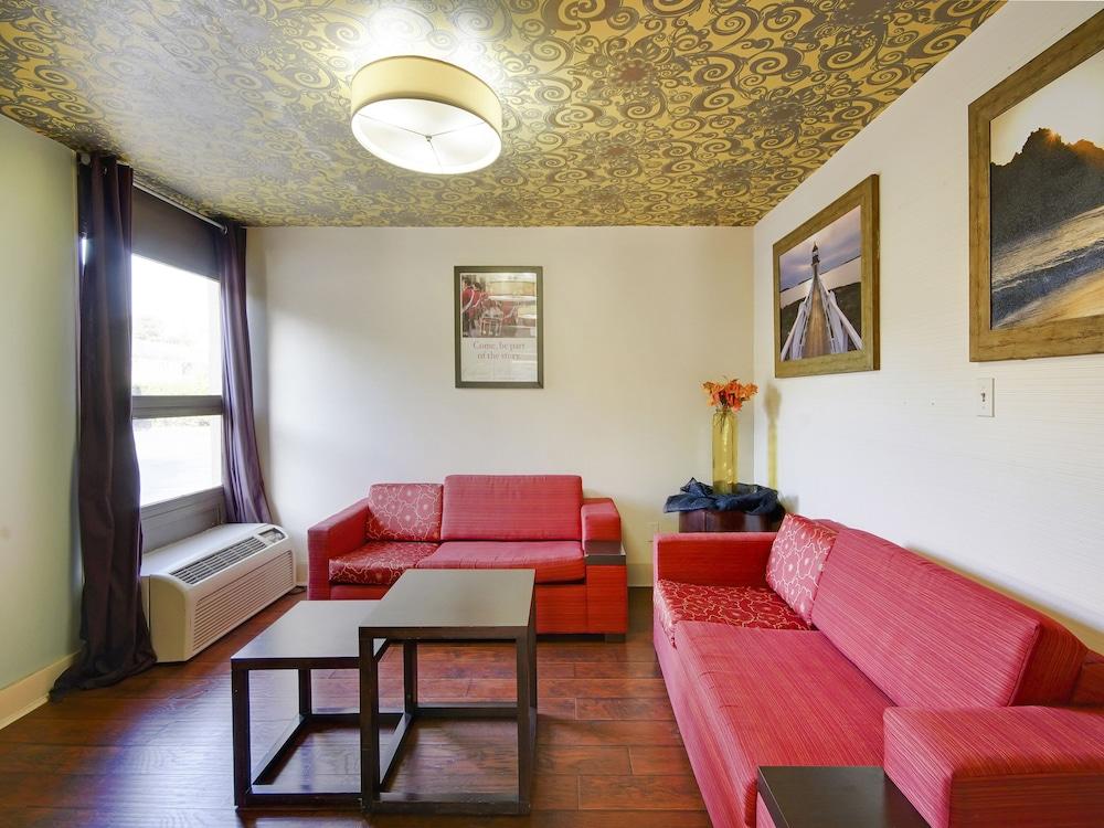 מלון Baymont By Wyndham וויליאמסבורג מראה חיצוני תמונה